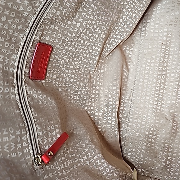 Kate Spade New York Patent Leather Pammy Tote with Cosmetic bag. - Picture 8 of 9